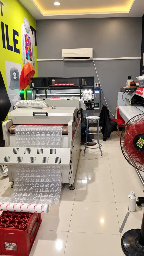 Sablon DTF untuk Kaos Custom: Cocok untuk Bisnis, Komunitas dan Event - artikel blog Pixelso Gemolong
